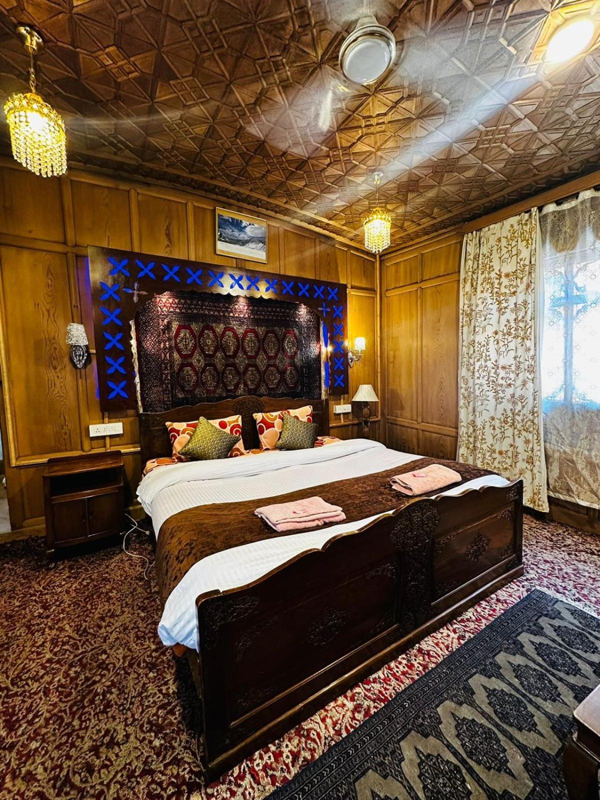 Floating Luxury Group Of Houseboats Hotel Srīnagar Kültér fotó