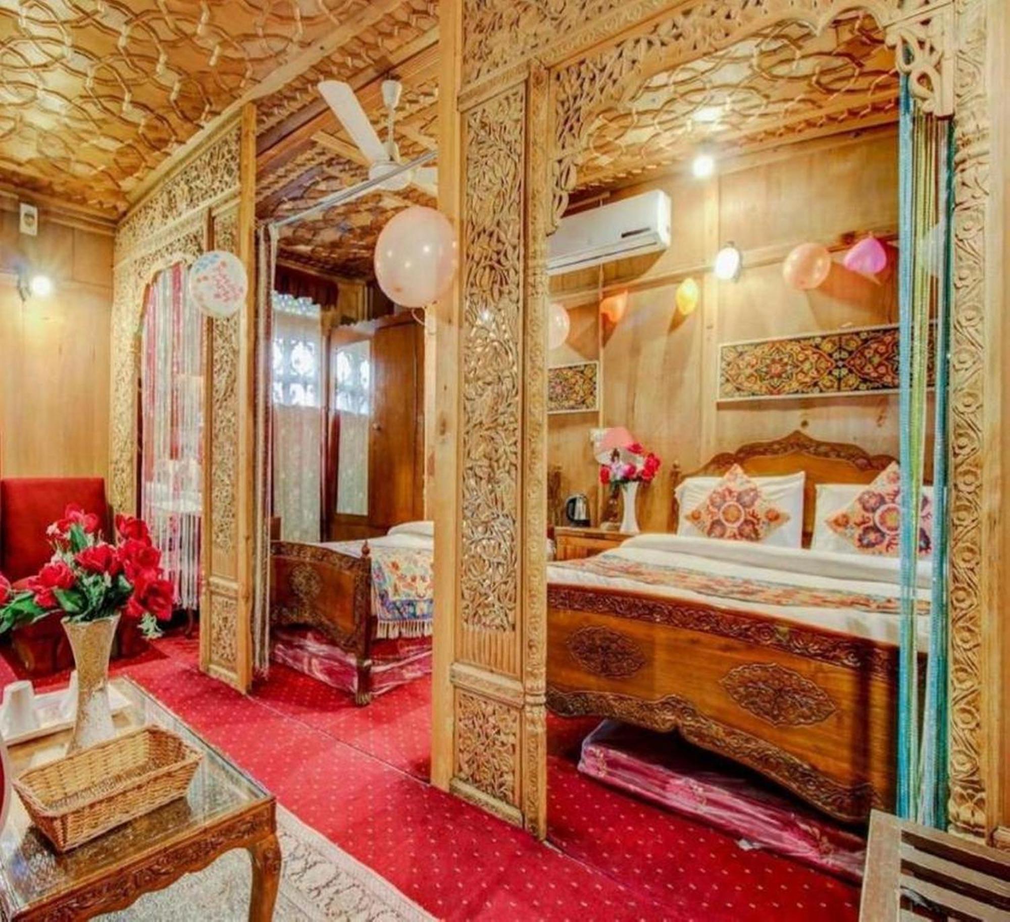 Floating Luxury Group Of Houseboats Hotel Srīnagar Kültér fotó