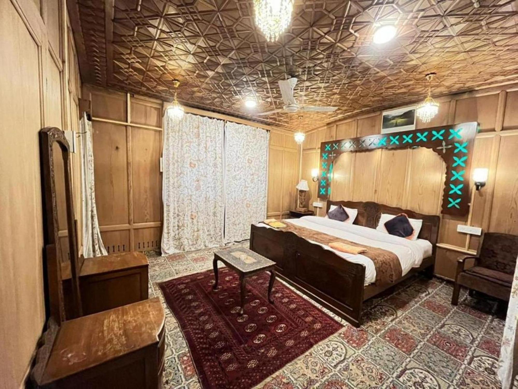 Floating Luxury Group Of Houseboats Hotel Srīnagar Kültér fotó